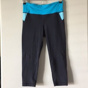 Lululemon Cropped Capri Leggings 6 Black Blue